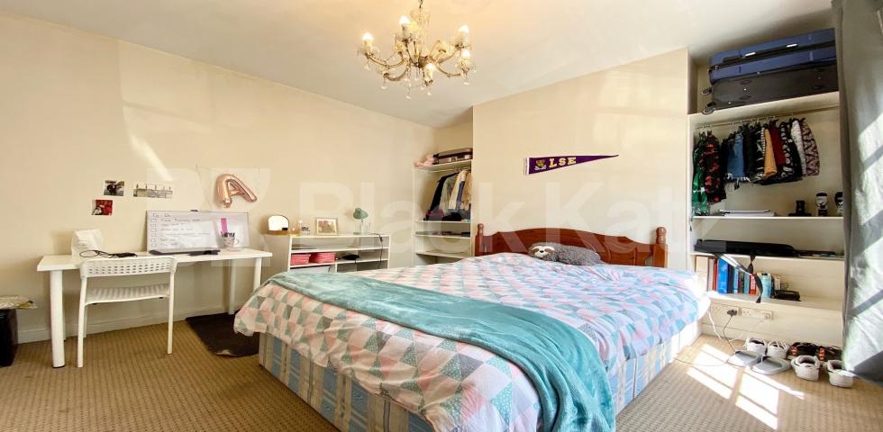 			VIRTUAL TOUR AVAILABLE!, 3 Bedroom, 1 bath, 1 reception Apartment			 Remington Street, ANGEL 